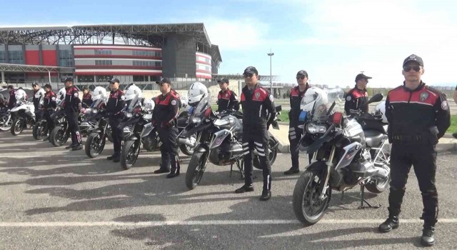 Diyarbakırda yunus timlerinde görev alacak 19 polise sertifika verildi