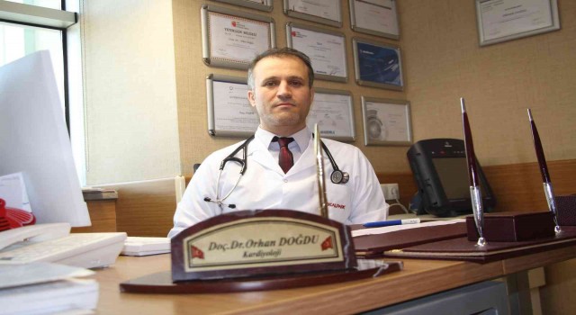 Doç. Dr. Doğdu: Kalp hastaları ilaçlarını aksatmadan bol sıvı tüketerek oruç tutabilirler