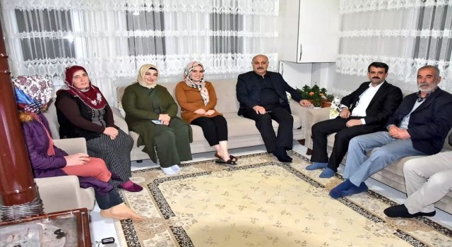 Doğanşehirde çat kapı iftar programları sürüyor