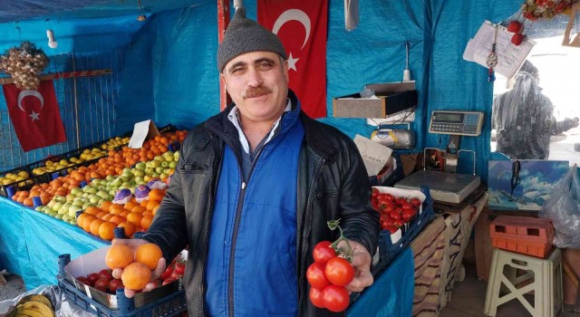 Domates ve portakalı çalınan manav hırsıza seslendi: Ramazan günü ayıp, isteseydin verirdik