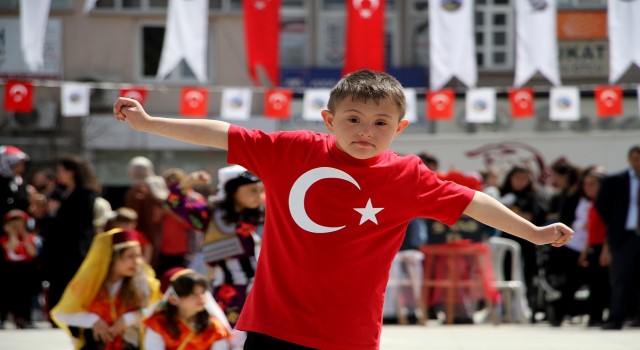 Down sendromlu Talha, 23 Nisanın ilgi odağı oldu