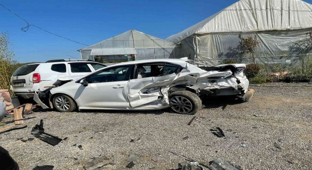 Duble yolda kontrolden çıktı, park halindeki araçları biçti