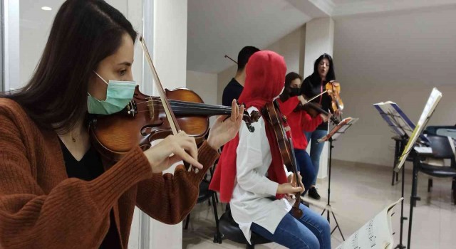 Düzcede geleceğin keman virtüözleri yetişiyor