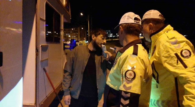 Edirnede alkolü karavan sürücüsü polise zor anlar yaşattı