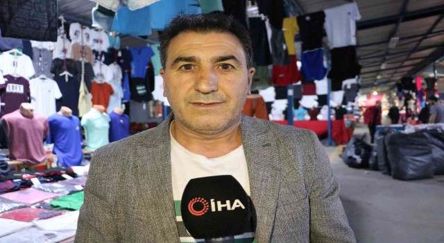 Edirnede Ulus Pazar esnafı bayram alışverişi için tezgahlarını gece saatlerinde açtı