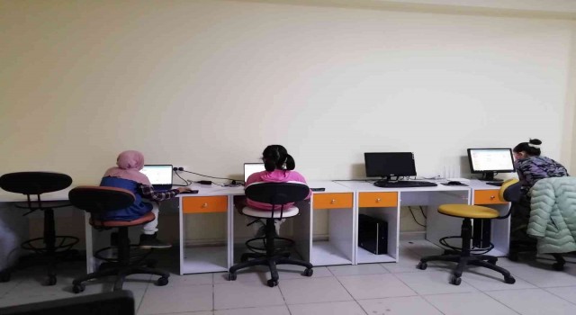 Edremit BİLSEMin ortak olduğu Codingwith Scratch eTwinning projesiyle çocuklar kodlama öğreniyor