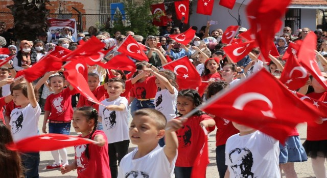 Edremitte 23 Nisan coşkuyla kutlandı