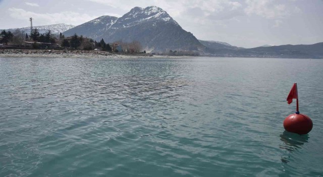 Eğirdir Gölünde kayalık bölgelere dubalı önlem