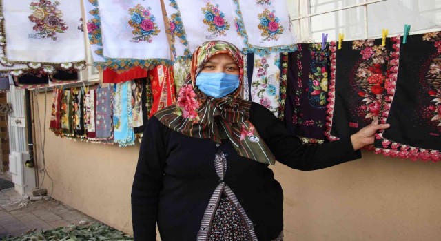 El emeği, göz nuru ürünleri ile aile bütçesine katkı sunuyor