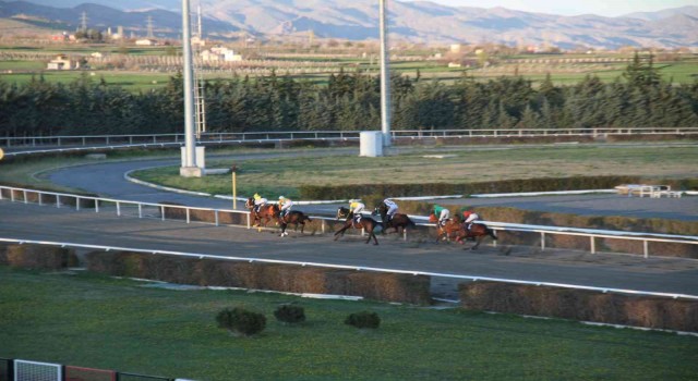 Elazığda at yarışı sezonu başladı