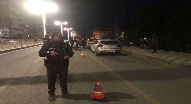 Elazığda denetimler sürüyor, polis göz açtırmıyor