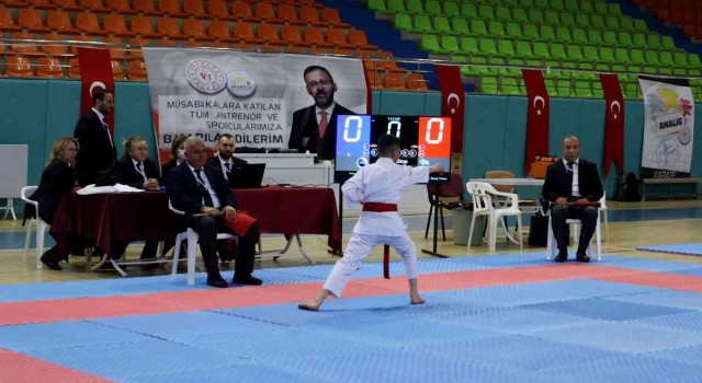 Elazığda karate grup müsabakaları başladı