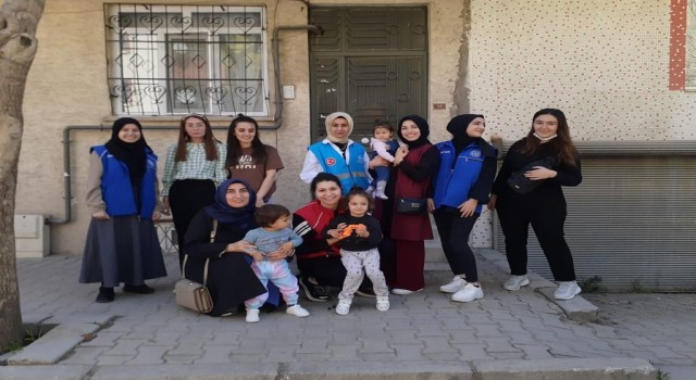 Elazığda öğrenciler hazırladıkları erzak kolilerini dağıttı