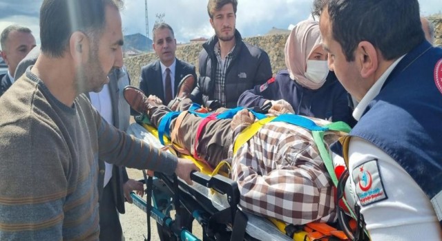 Elazığda otomobil takla attı: 2 yaralı