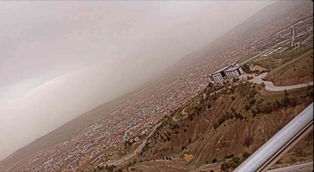 Elazığda toz taşınımı etkili oldu