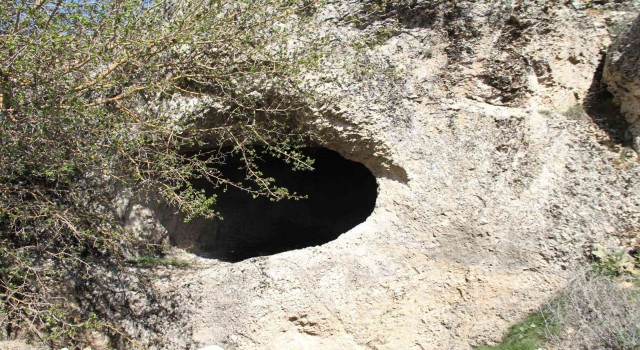 Elazığda Urartular döneminden kalma kaya mezarlarının turizme kazandırılması bekleniyor