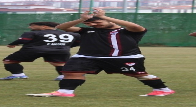 Elazığspora Ömer Faruk takımı sırtladı