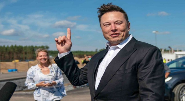 Elon Musk, Twitterı 44 milyar dolara satın almak için anlaştı