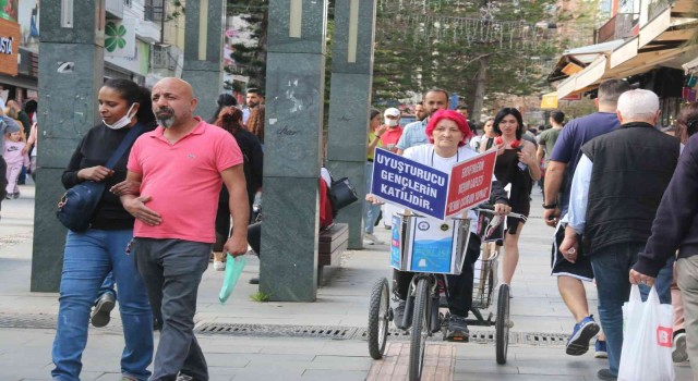 Emekli ebe her pedalı annelerin canı yanmasın diye çeviriyor