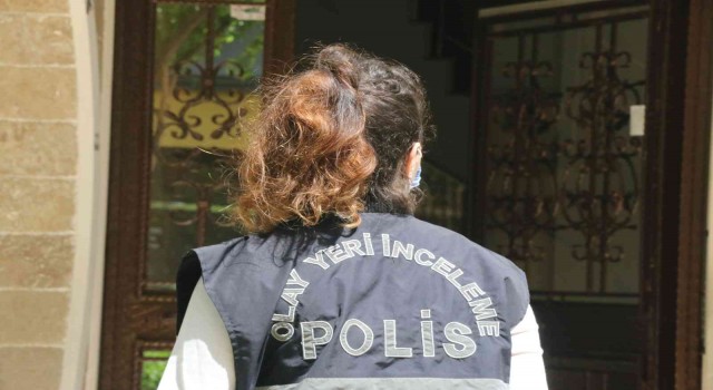 Emekli İngilizce öğretmeni yaşadığı evde ölü bulundu