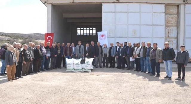Emette arıcılara 6 bin 50 kilogram şeker dağıtıldı