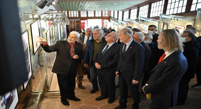 Eminönü Yeni Camiinin 425 yıllık tarihi kitaplaştırıldı