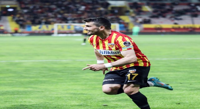 Emrah Başsandan gol performansı