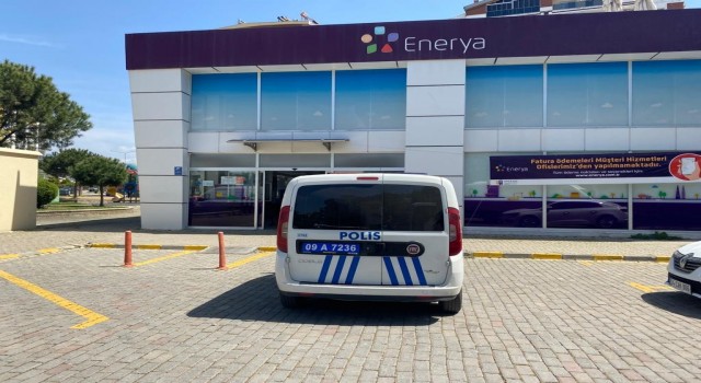 Eneryanın yüksek faturasına isyan eden vatandaşı, polis sakinleştirdi