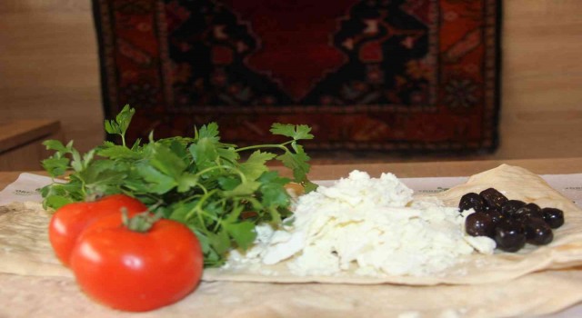 Erzincanda sahur sofralarının vazgeçilmezi tulum peyniri