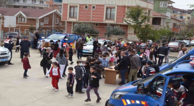Esenköyde jandarma ekipleri ve kullandıkları ekipmanlar tanıtıldı