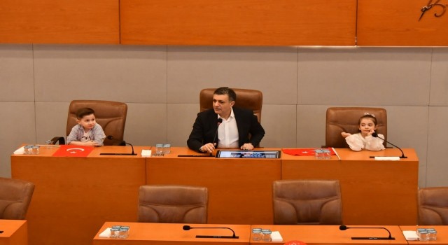 Esenyurt Belediyesinde meclis koltukları çocukların oldu