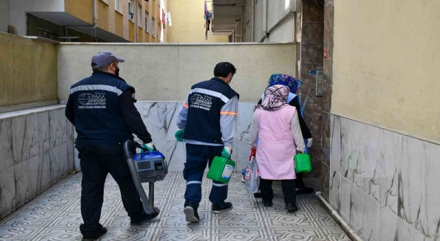 Esenyurt Belediyesinden ‘evde temizlik hizmetiyle ihtiyaç sahiplerine destek
