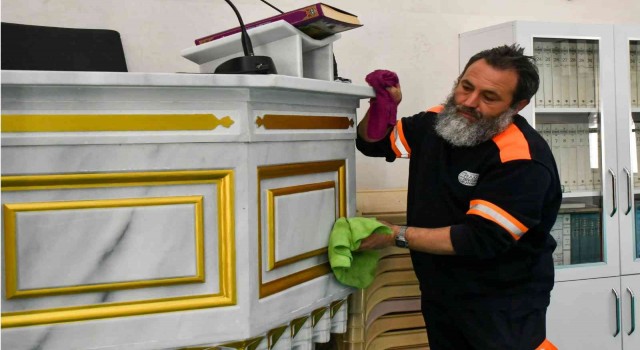 Esenyurtta Kadir Gecesi öncesi camiler temizlendi