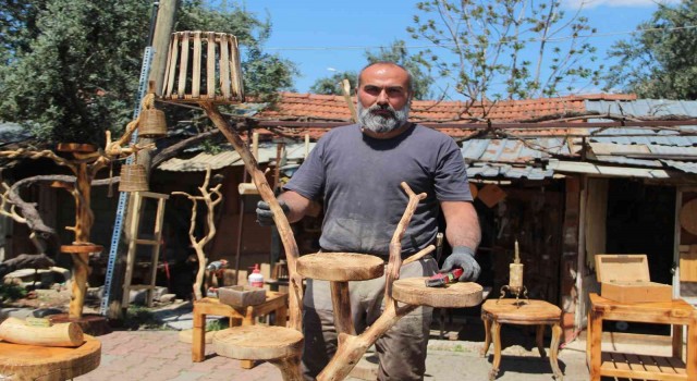 Eşini kanserden kaybetti, marangoz atölyesinde hayat buldu