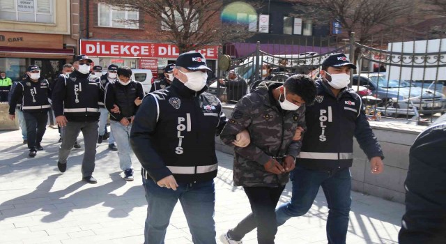Eskişehirde silah operasyonu: 11 gözaltı