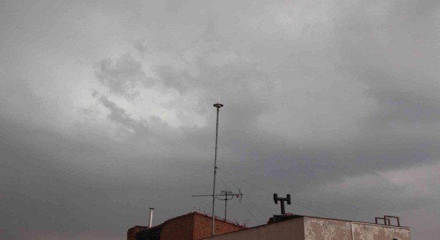 Eskişehirin de bulunduğu bölgede kuvvetli rüzgâr ve fırtına uyarısı