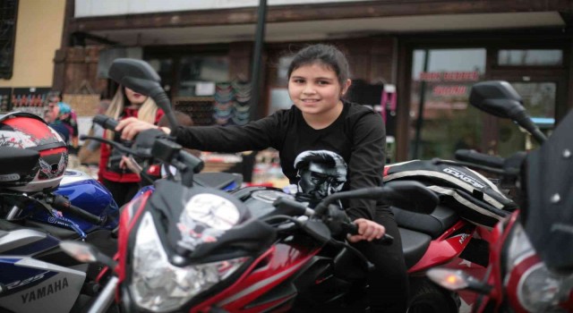 Eskişehirli motosiklet tutkunları 23 Nisanı kutladı