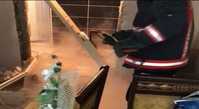 Eve giren yılan paniğe sebep oldu