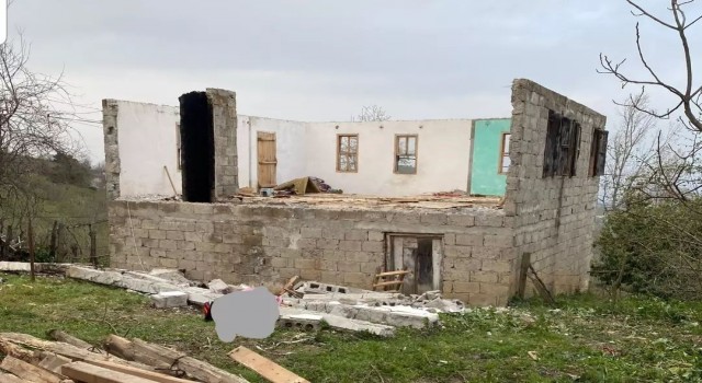Evini tamir ederken çöken duvarın altında kalarak öldü