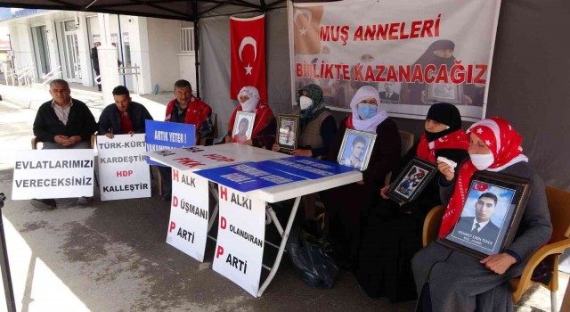Evlat nöbetindeki anne: HDPnin kapatılmasını istiyoruz”