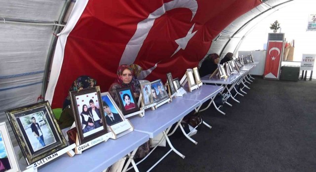 Evlat nöbetindeki anneden oğluna Kürtçe teslim ol çağrısı
