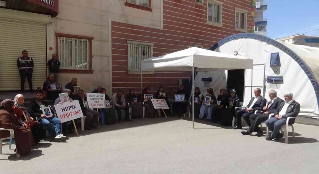 Evlat nöbetindeki baba, oğlunu HDPden istiyor