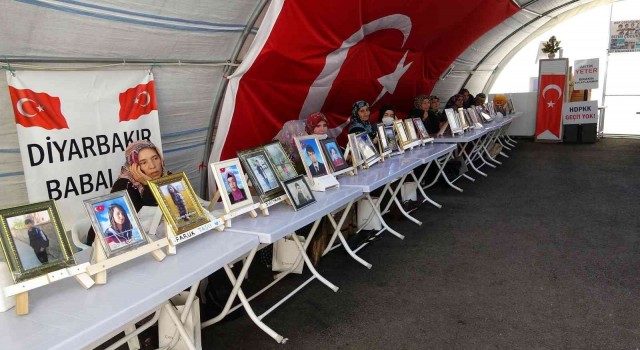 Evlat nöbetindeki baba: “Onlar Avrupada 7 dil okuyorlar, senin kalemi kırıp silah verdiler”