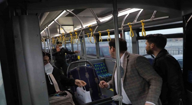 Eyüpsultanda iftara yolda yakalananlara iftariyelik ikramı