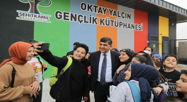 Fadıloğlu, Oktay Yalçın gençlik kütüphanesi öğrencilerini ziyaret etti