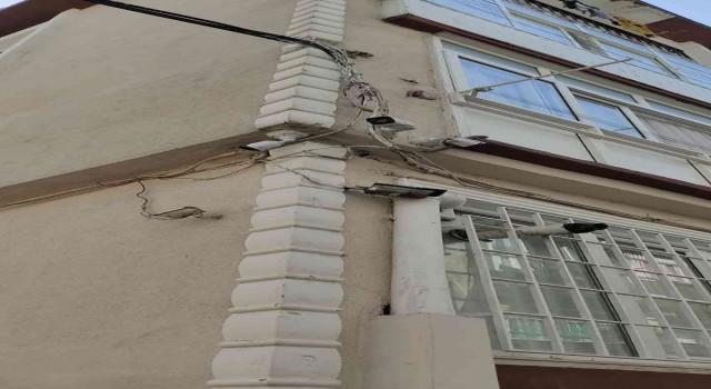 Fatihte binaya giren hırsız cep telefonlarını çalarak kaçtı
