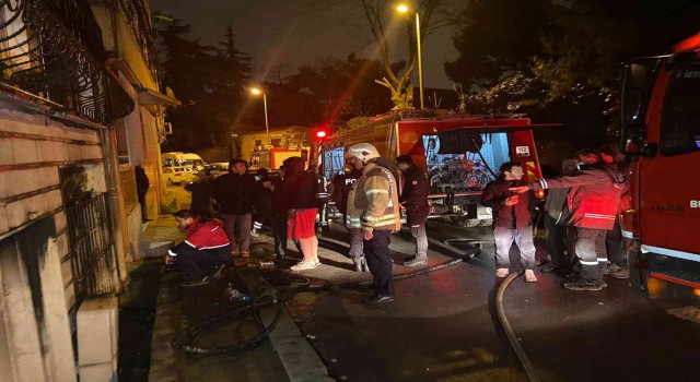 Fatihte korkutan yangın: Binanın bodrum katı alevlere teslim oldu