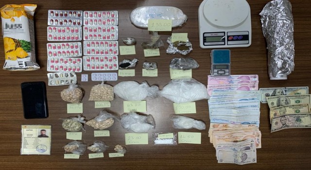 Fatihte meyve suyu kutusuna saklanmış uyuşturucu madde yakalandı