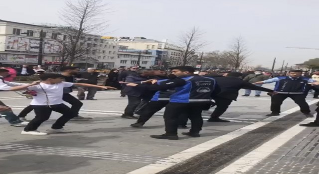 Fatihte zabıta ve seyyar satıcılar arasında kavga