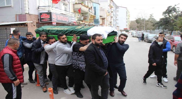 Feci kazada hayatını kaybeden 2 kişi Kocaelide toprağa verildi